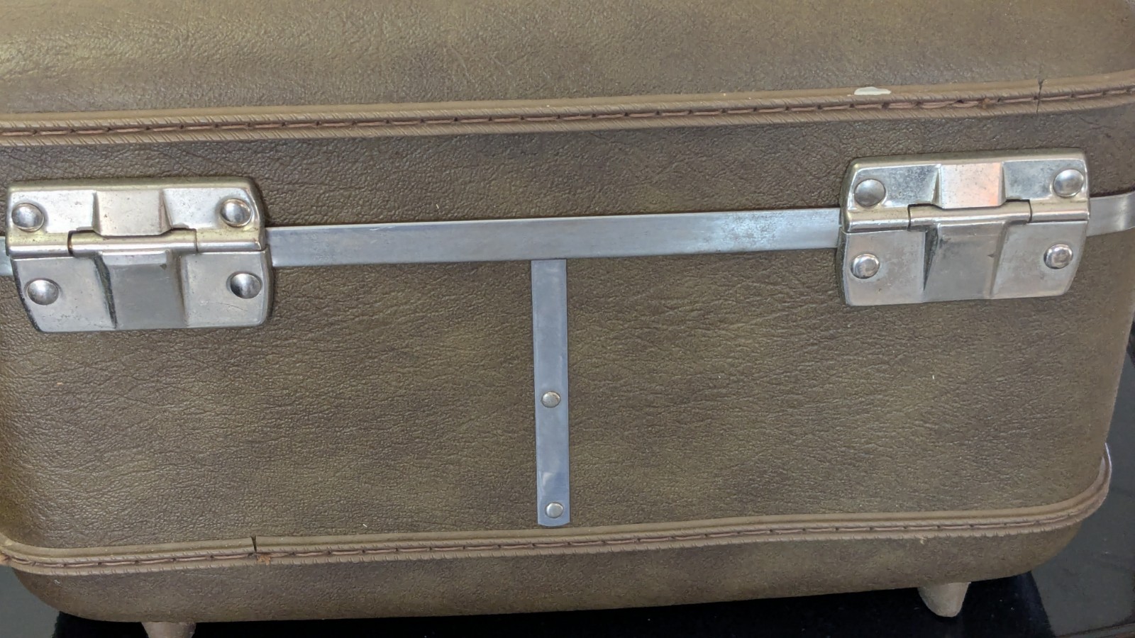 Vanity Train Case w/ tray By American Tourister Combination Lock made in USA