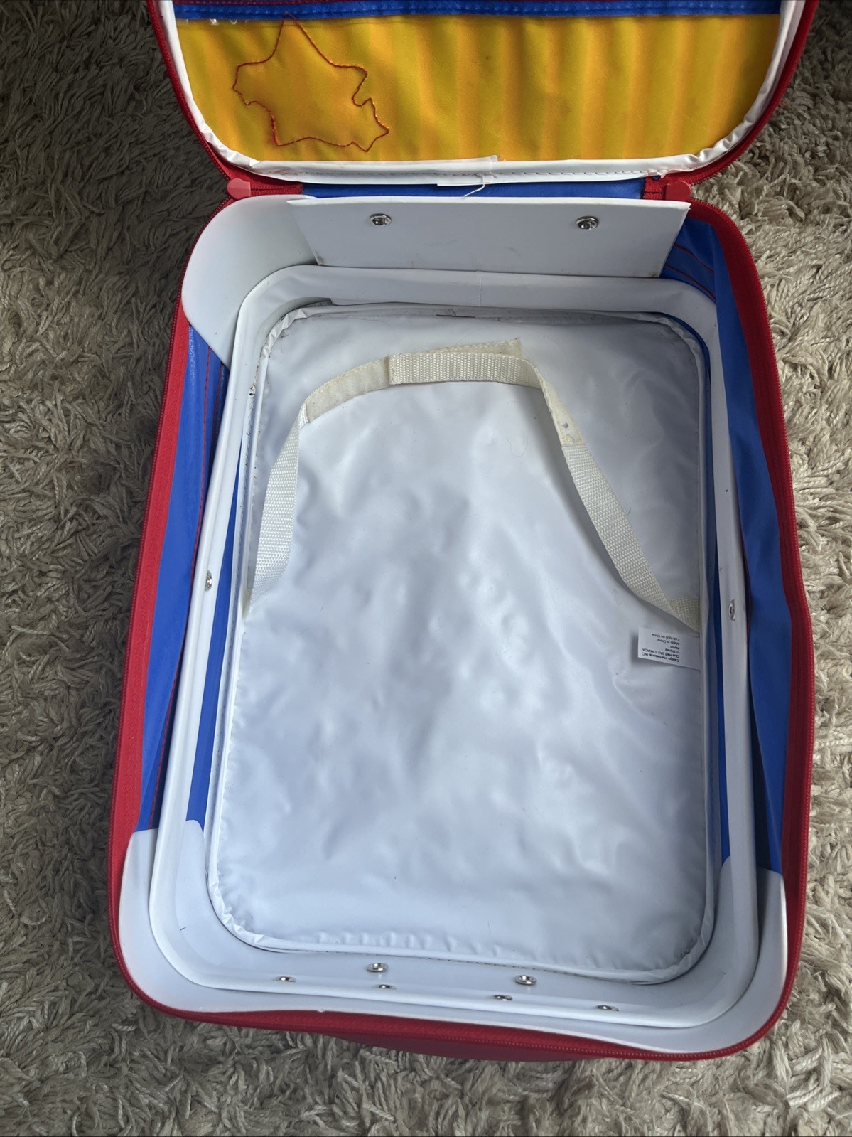 Rare Vintage 90’s Pyramid Disney Winnie The Pooh 15” Rolling Luggage Suitcase