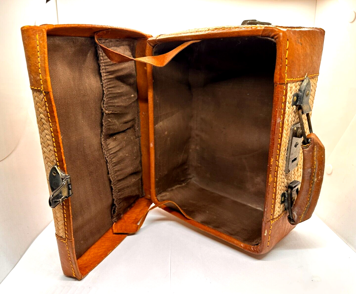 VTG Wicker /Reed and Leather suitcase – Footed