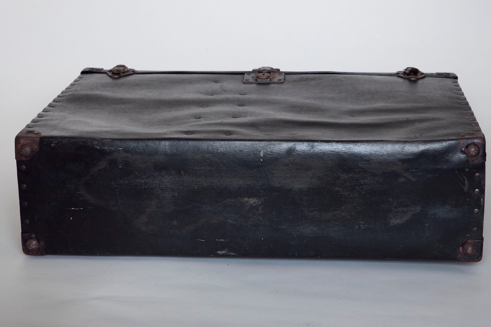Antique Luggage Black Metal Suitcase for Large Format Photography – READ