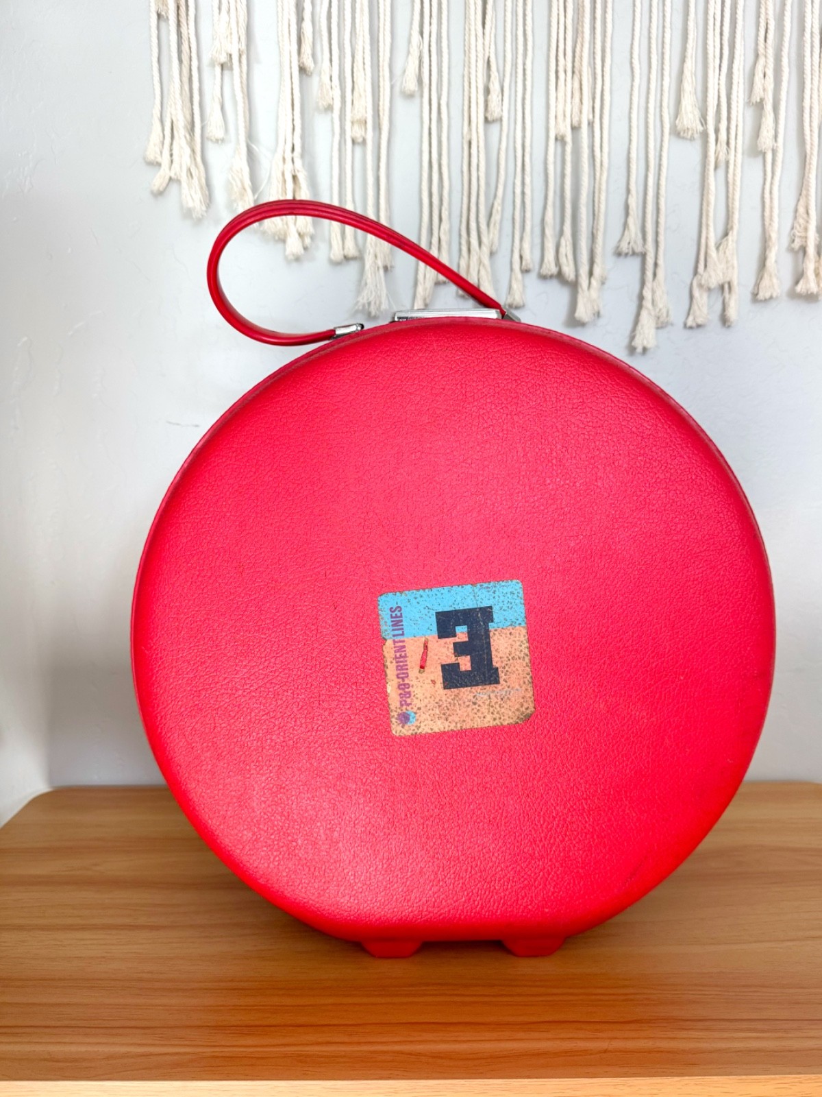 Vintage American Tourister. Special Business Edition. Poppy Red. WITH KEY. 17”