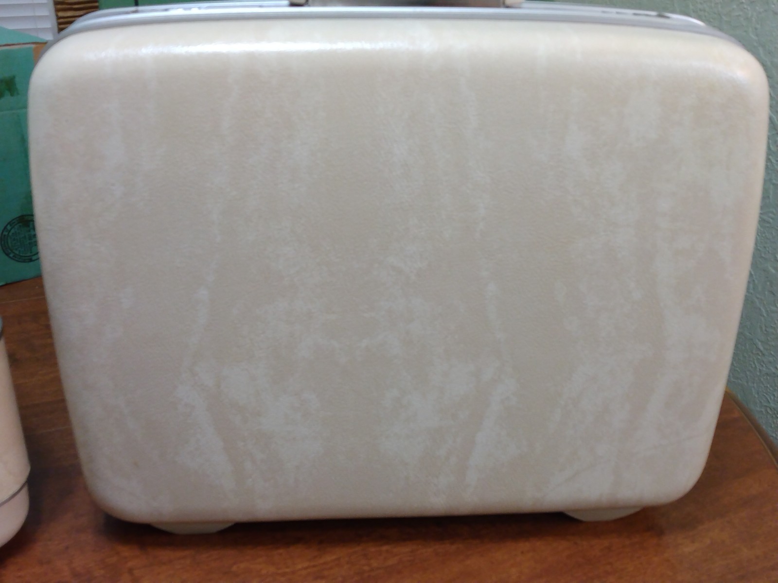 VTG Off White SAMSONITE SHILOUETTE LUGGAGE SET w Keys Beauty Vanity Train Case