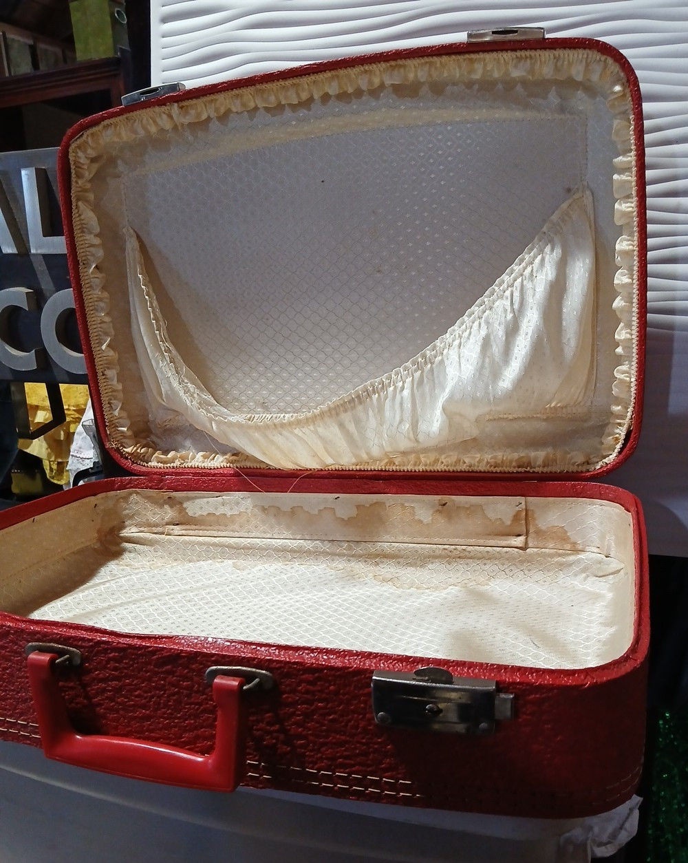 Vintage Mid Century Tiara Red Hard Shell Suitcase Luggage VTG 1960’s (no key)