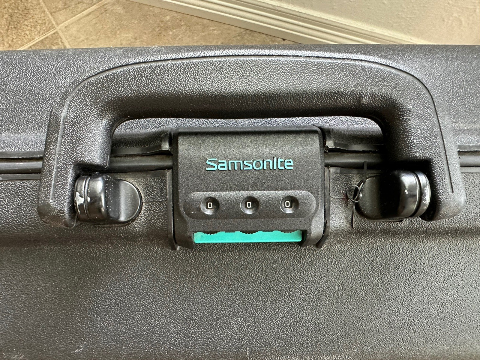 Vintage Samsonite Black Oyster Luggage 25″ Hard Shell