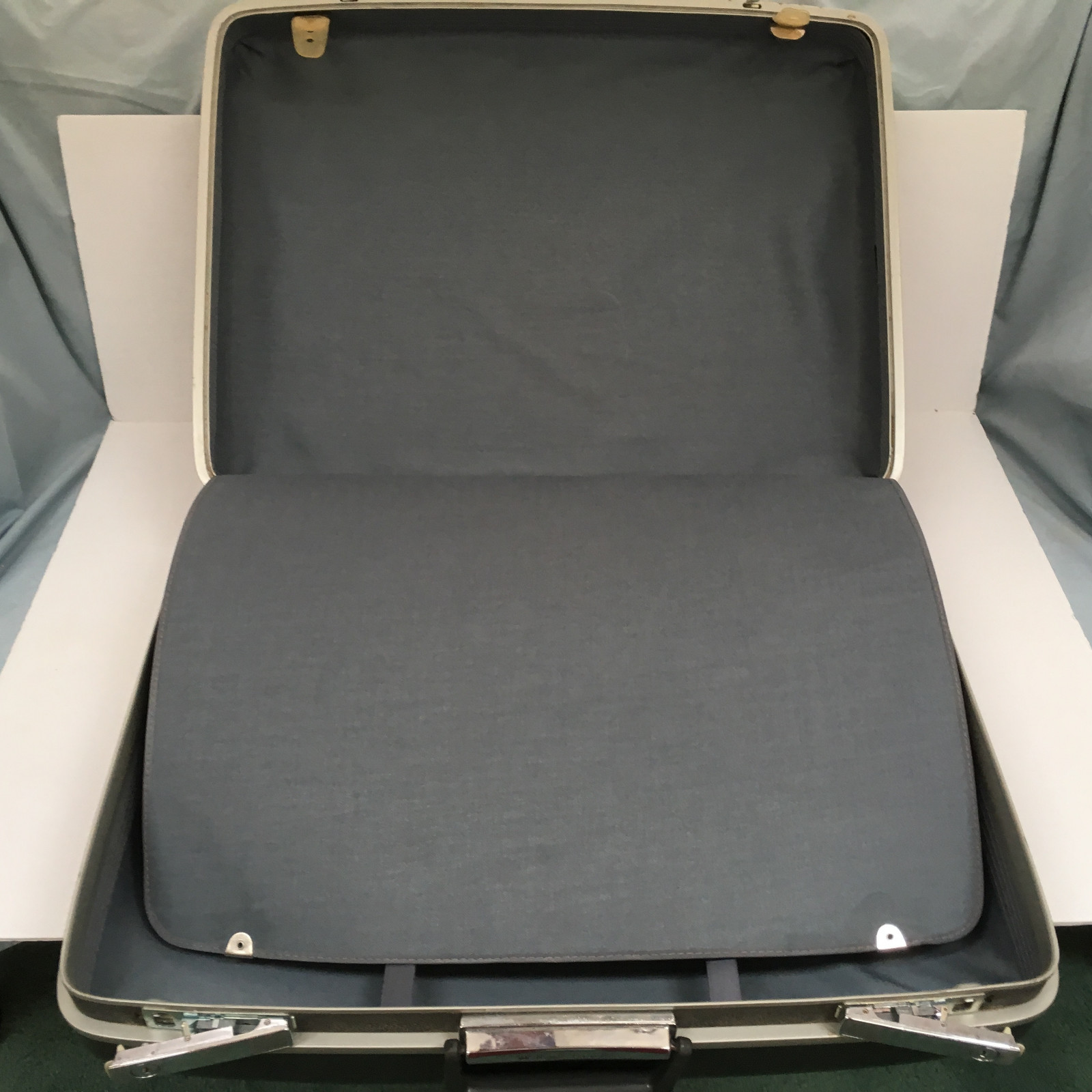 vintage retro royal traveller medalist hard case luggage suitcase large case