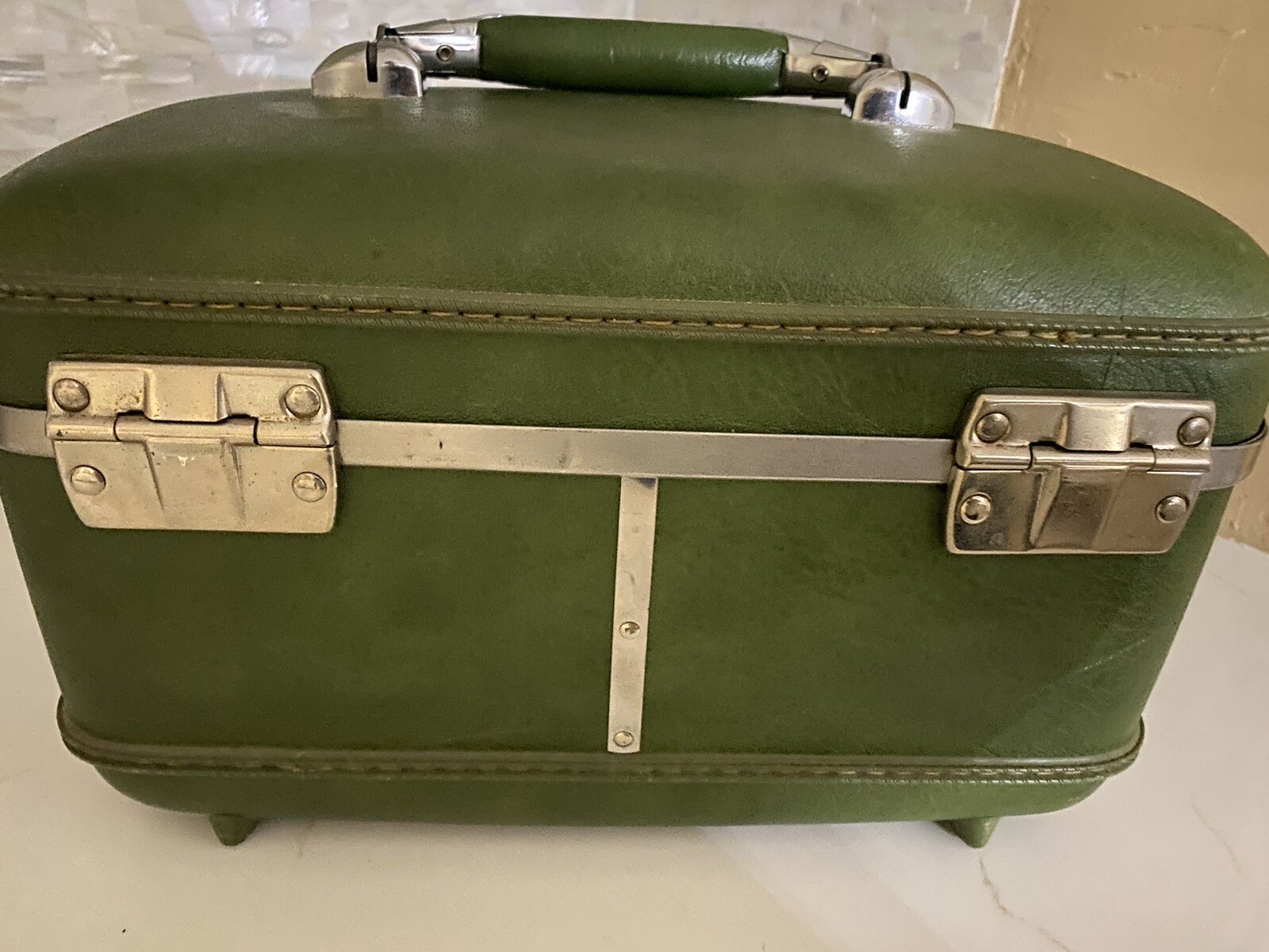 Vtg 1970s Escort American Luggage Vanity Train Case Avocado Green-read below