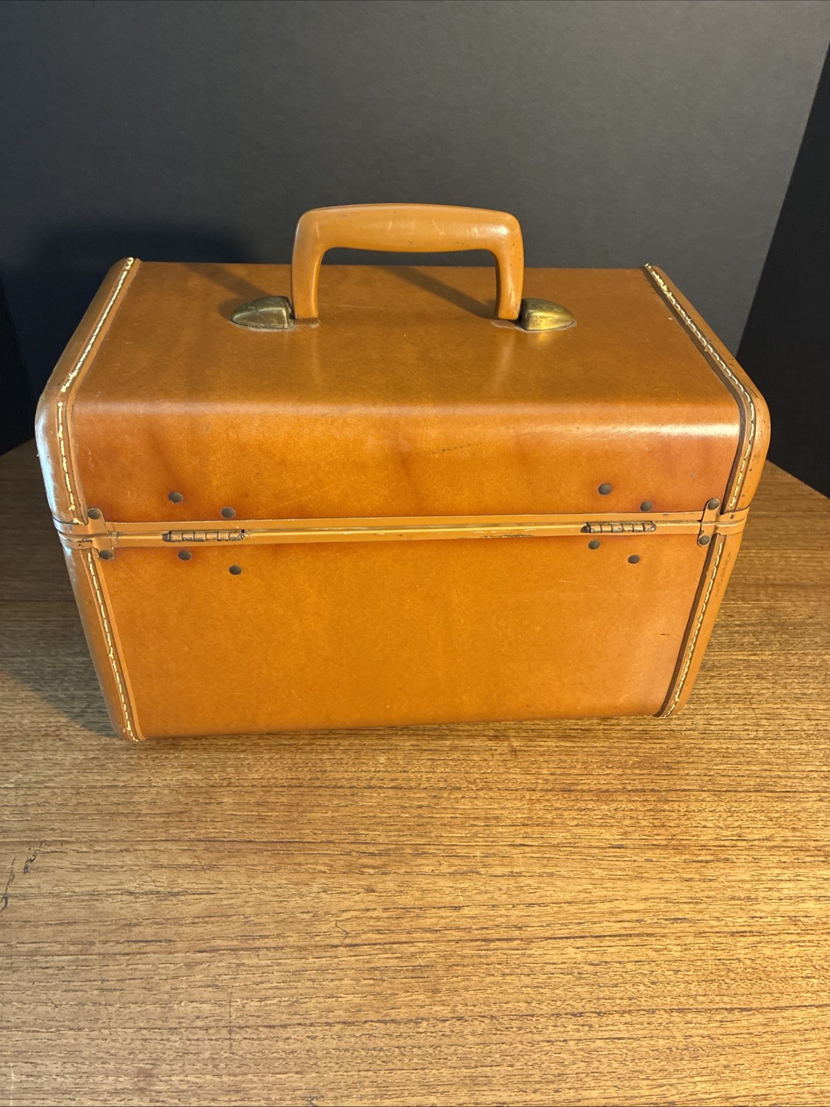 Vintage 1950s SAMSONITE Faux Leather Camel Train Case Luggage Make Up Carry On