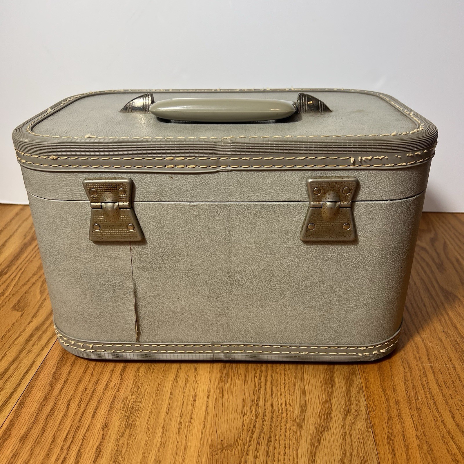 Vintage Airway Train Case Gray Hard Shell Makeup Cosmetic Vanity Case w Mirror
