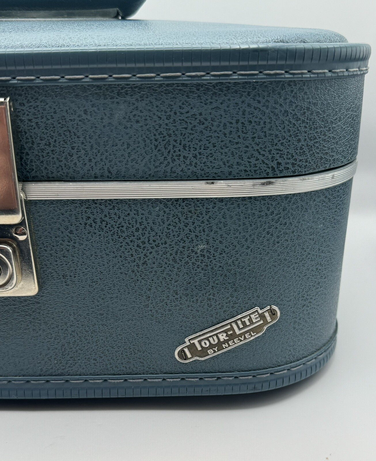 Vintage 1950/60s Blue Tour Lite By Neevel Hard Case Make Up Case W/ Key