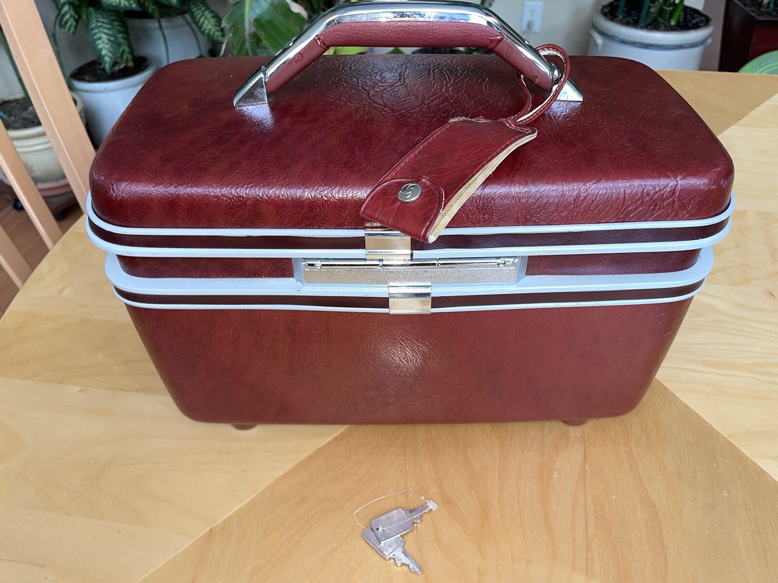 VTG Samsonite Burgandy Maroon Train Hard Makeup Case with Mirror 2 Keys + Tag