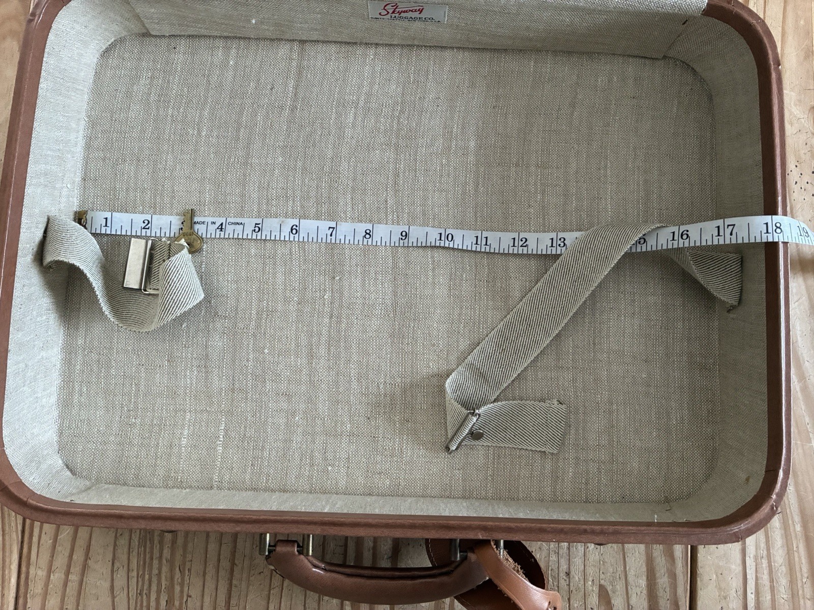 vintage skyway suitcase Medium Size W Key