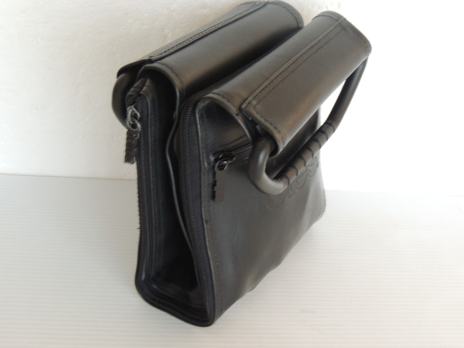TOTES Vintage 1994 On The Move Briefcase Messenger Style 2824 black 12″ w/handle