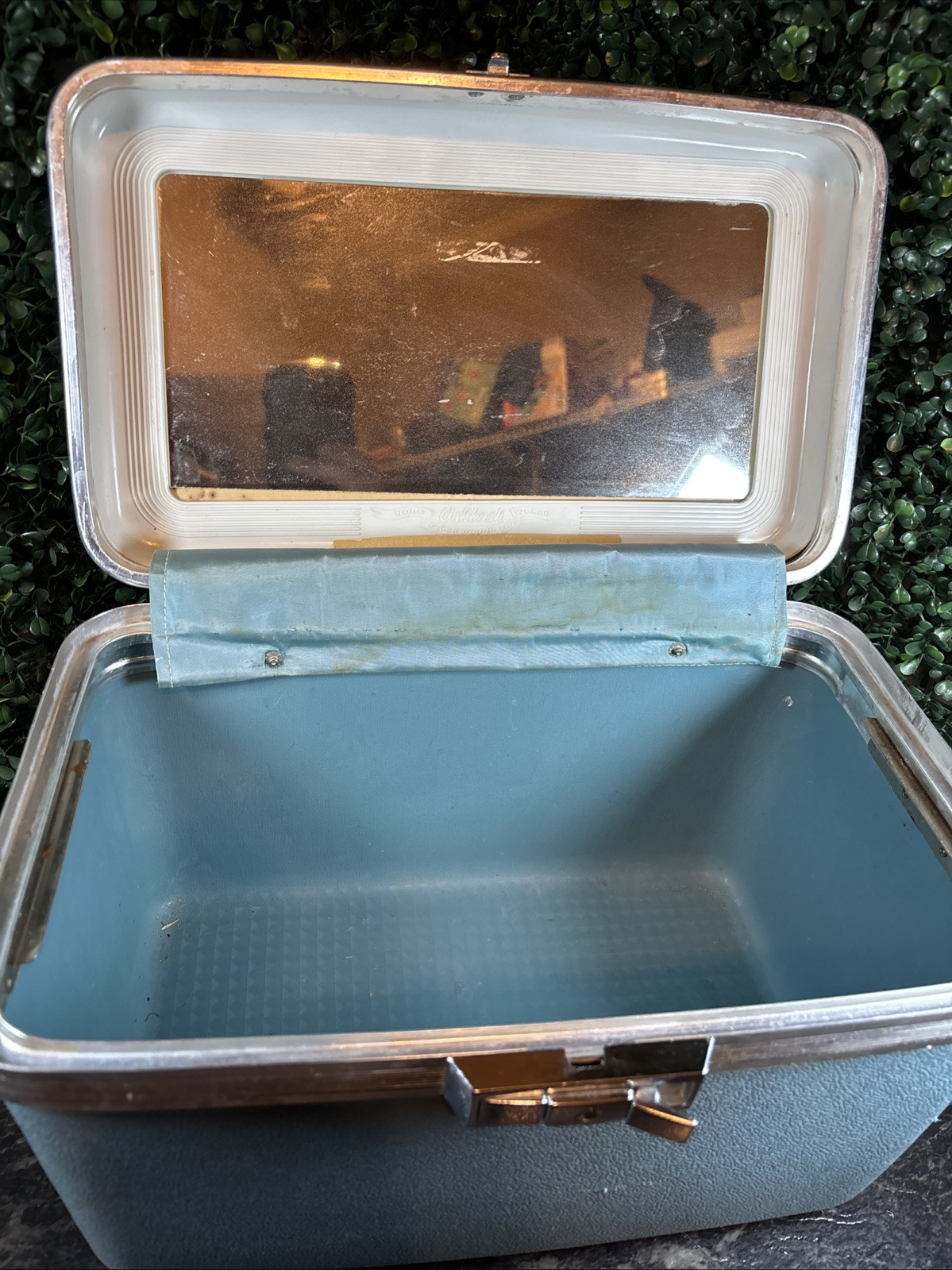 Vintage Oshkosh “None Finer Round The World” 14in Teal Train Makeup Case Luggage