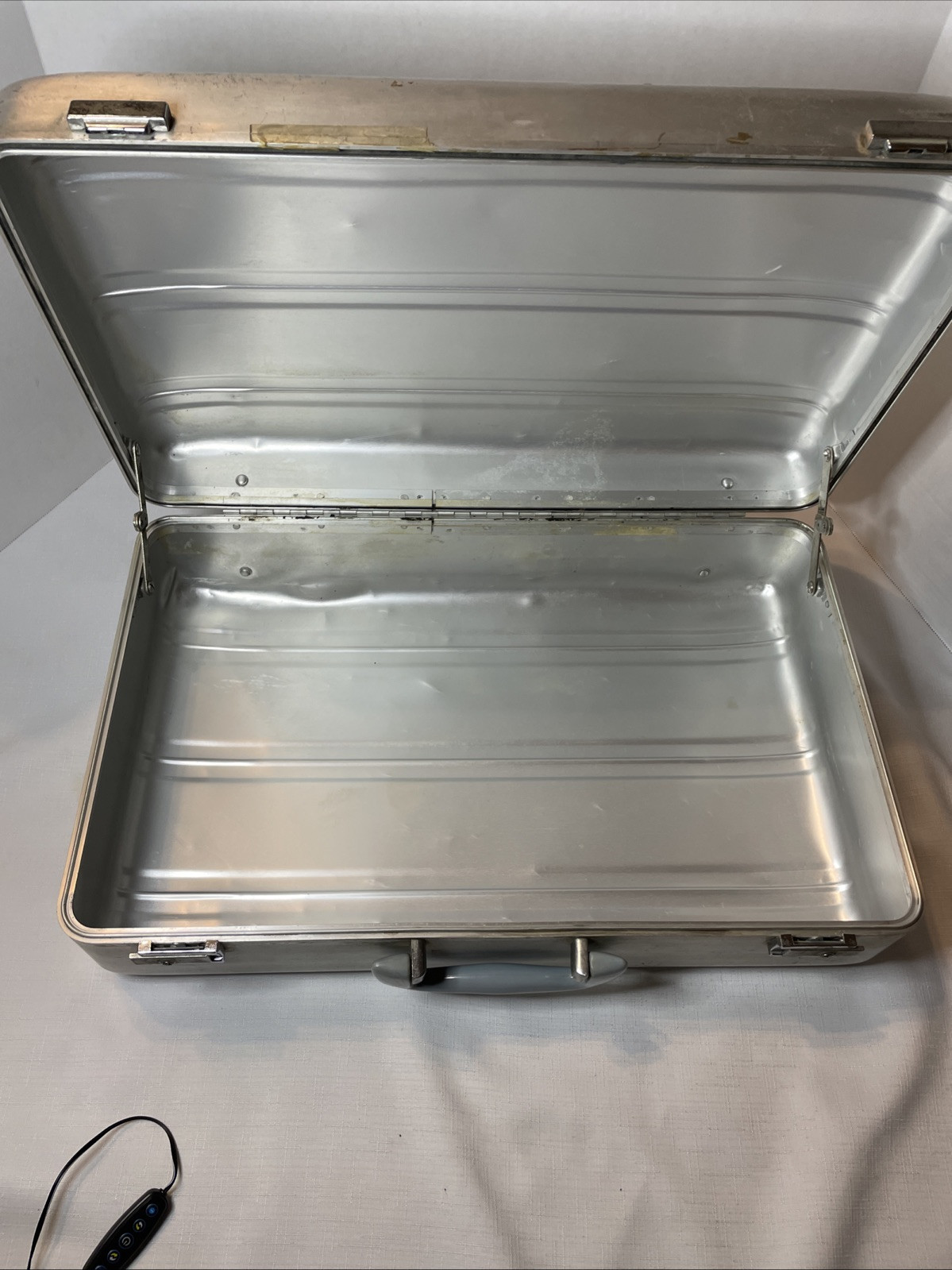 Vintage Aluminum Suitcase 21”x13”x6” Made In Japan