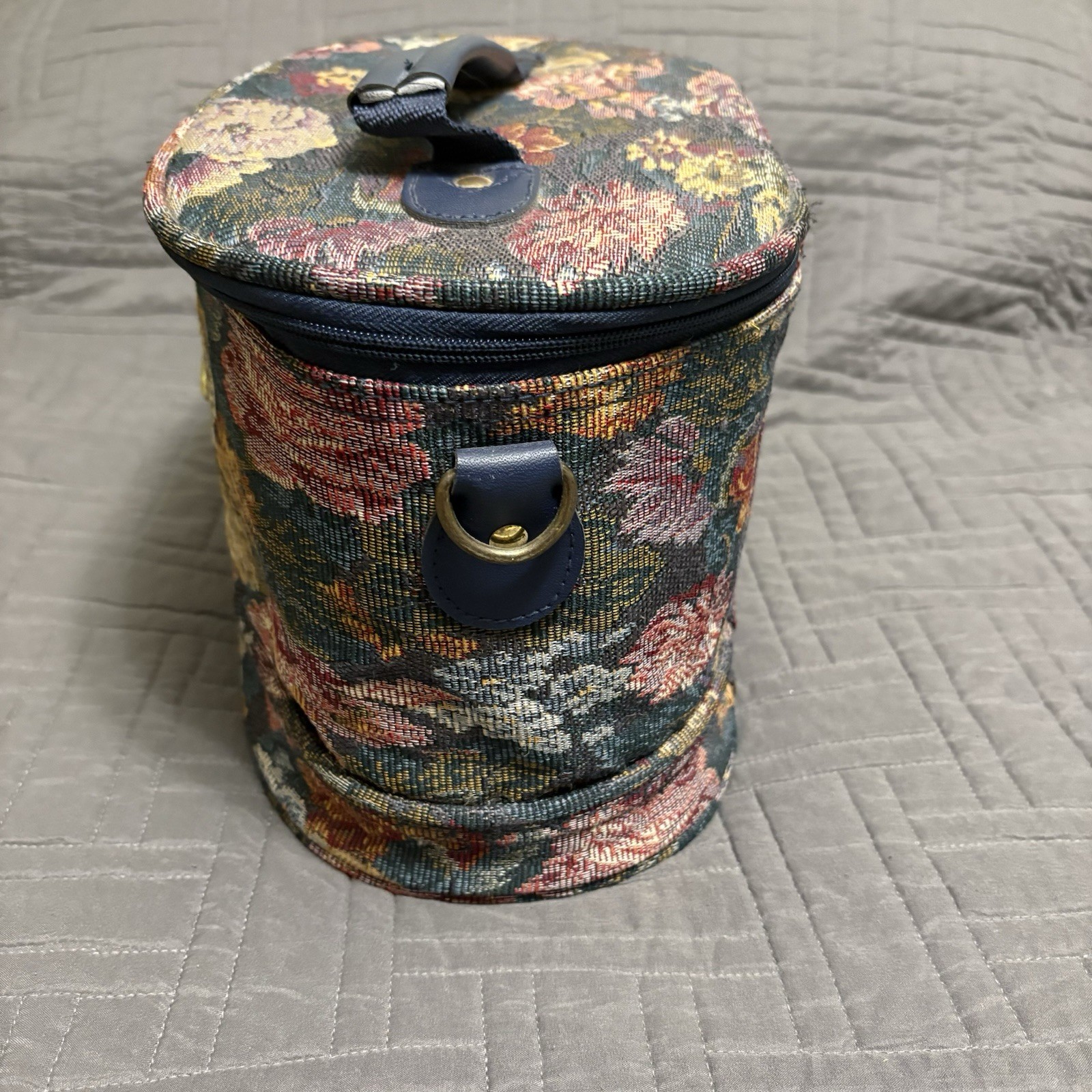 Vintage Concourse Train Case Floral Tapestry Cosmetic Oval Makeup Bag Travel