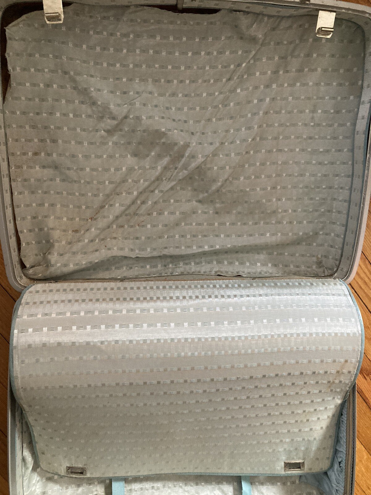 Vtg Sears Courier Hard Suitcase/Luggage Turquoise color? Around 20 in x 18