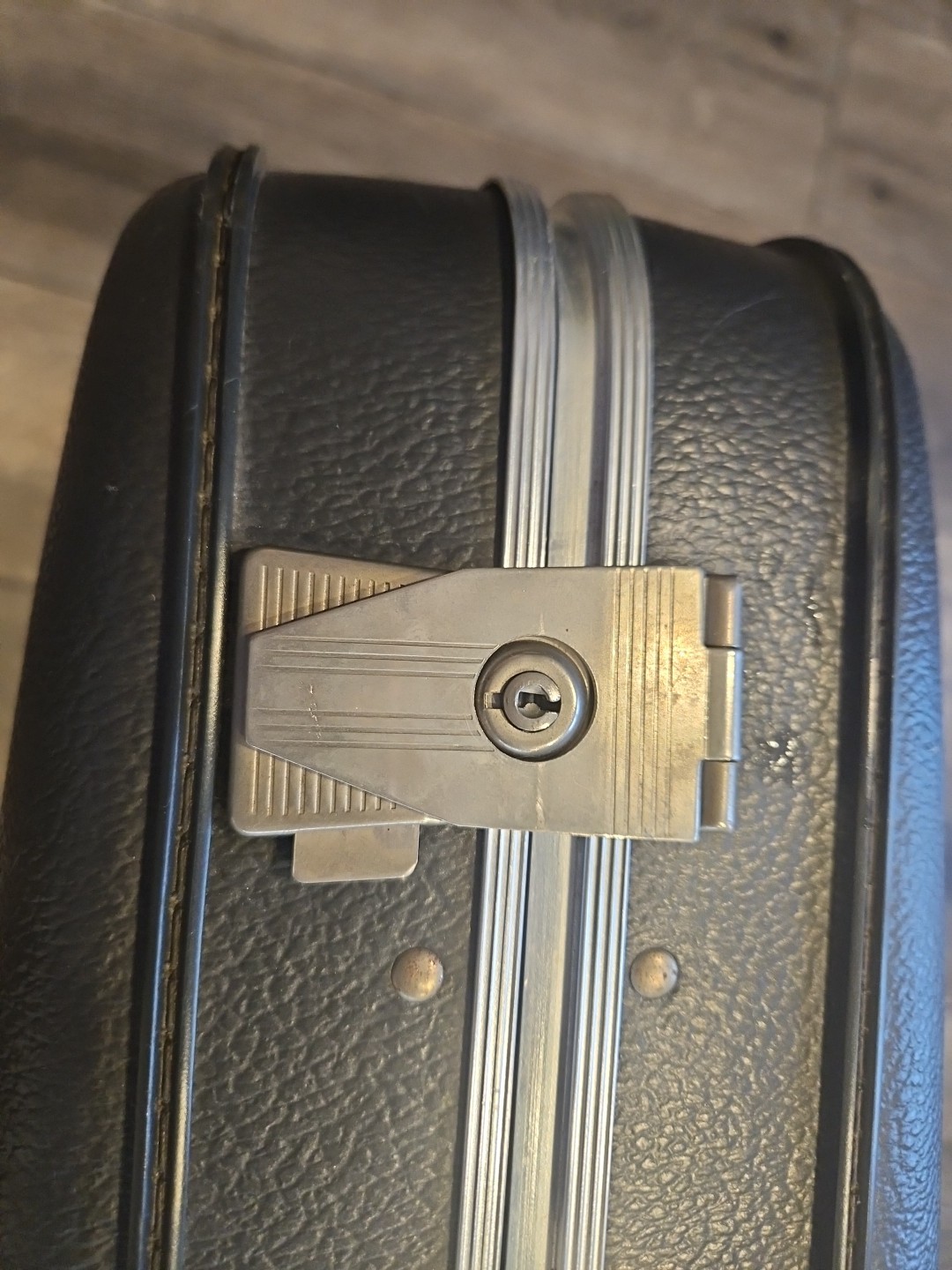 Vintage Hard Shell Airway Suitcase Early 20th Century 25×19×6 Black Luggage