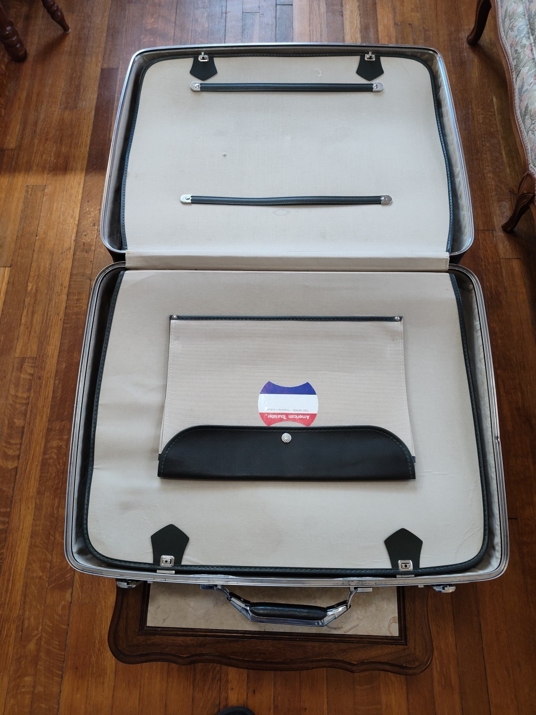 Vintage American Tourister Grey Hard Vinyl Shell Suitcase Luggage 25″X20″X8″