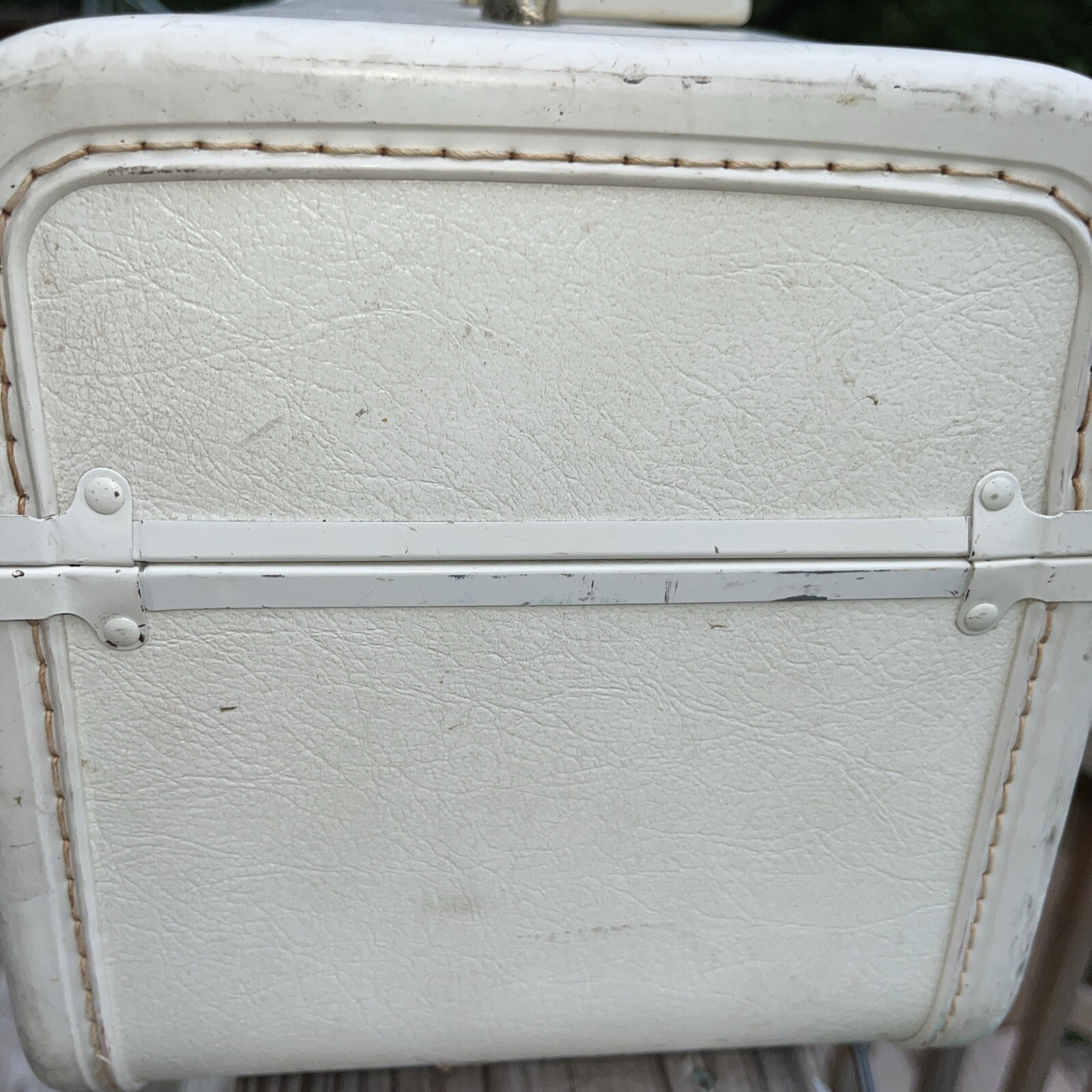 Vintage Taperlite Case 50’s & 60’s Travel Personal Case luggage Rare White