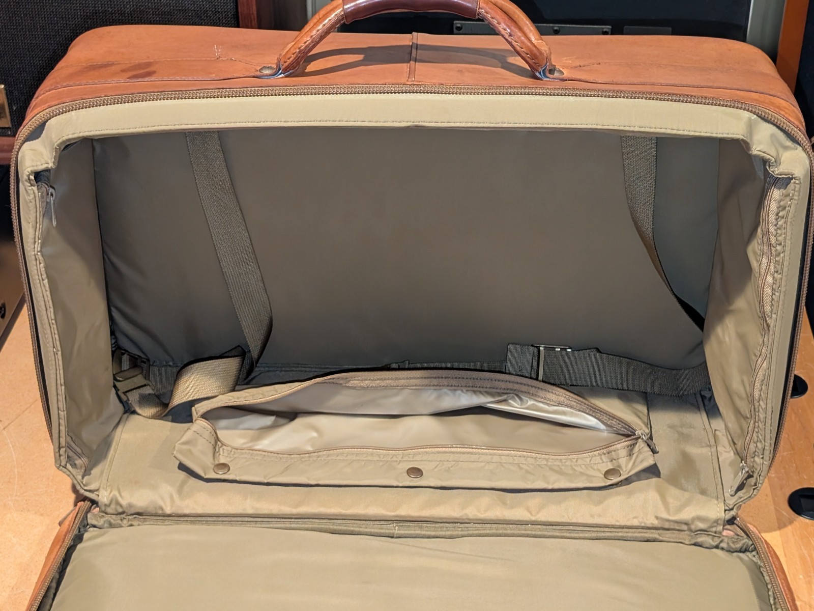 VTG Hartmann brown belting leather carry on weekender travel luggage 21x12x8
