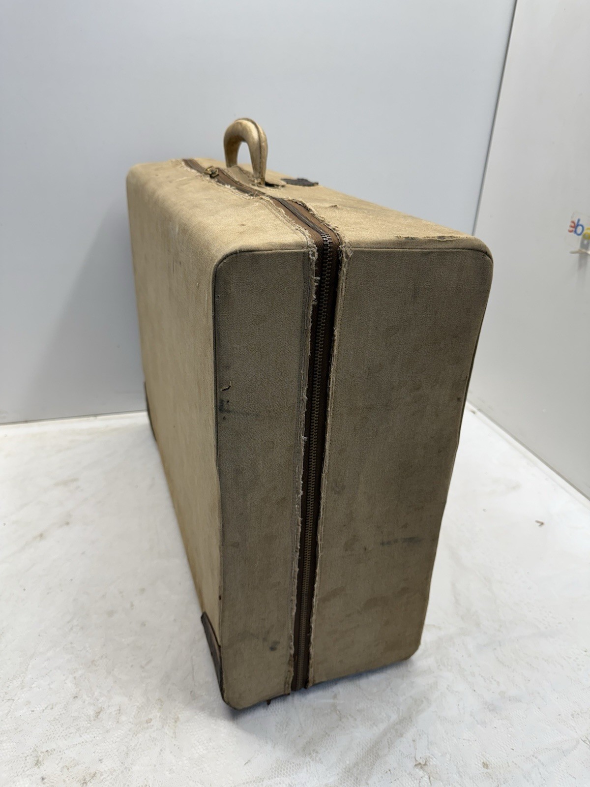 Rare Oshkosh Suitcase With Wooden Hangers, Key & Suitcase Cover 23”x18”X8”