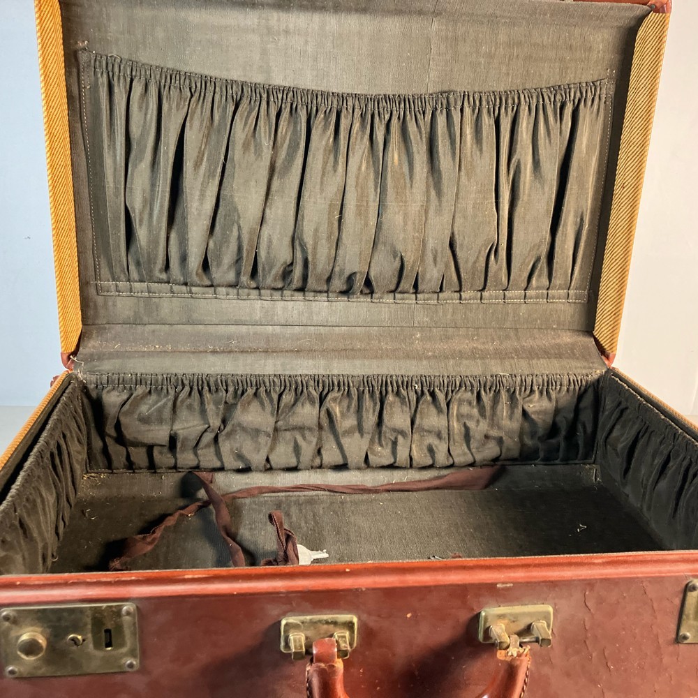 Vintage 1940s Trunk Suitcase Luggage Komfy travel Brass Tag Locks USA R22 Pleat