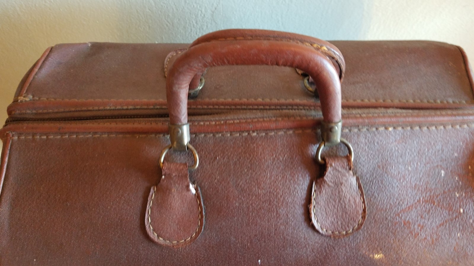 Brown Hardshell Doctors Bag BAD Zipper ROUGH POOR READ Vintage Antique Hard Prop