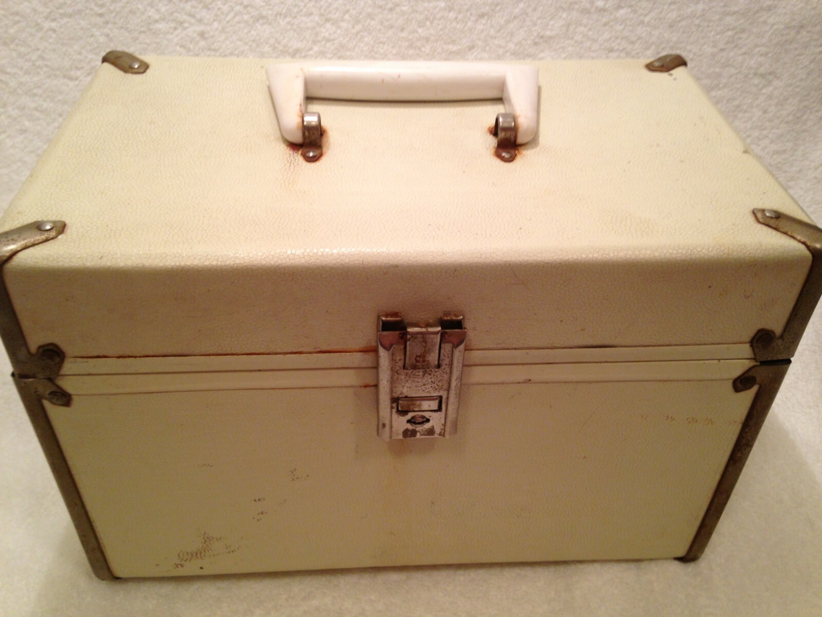 Vintage 1950s Makeup Case, Travel Luggage Box, white w/ red inside, mid-century.