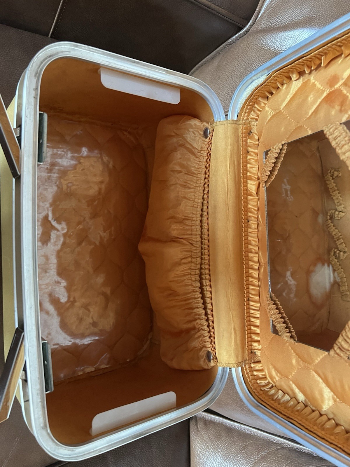 Boyle True Vintage 1950s Gold Hard Vinyl Locking Vanity Travel Case