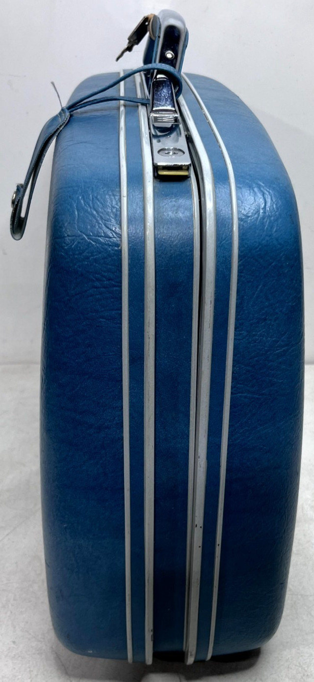Vintage Samsonite Silhouette II Blue Hard Shell Suitcase Locking 21x17x8 W/ Key