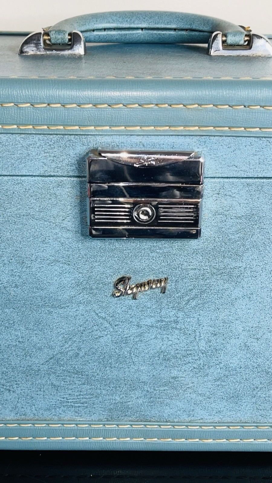 Vintage 1960’s Skyway Travel Train Case Makeup Blue Vinyl With Keys & Mirror