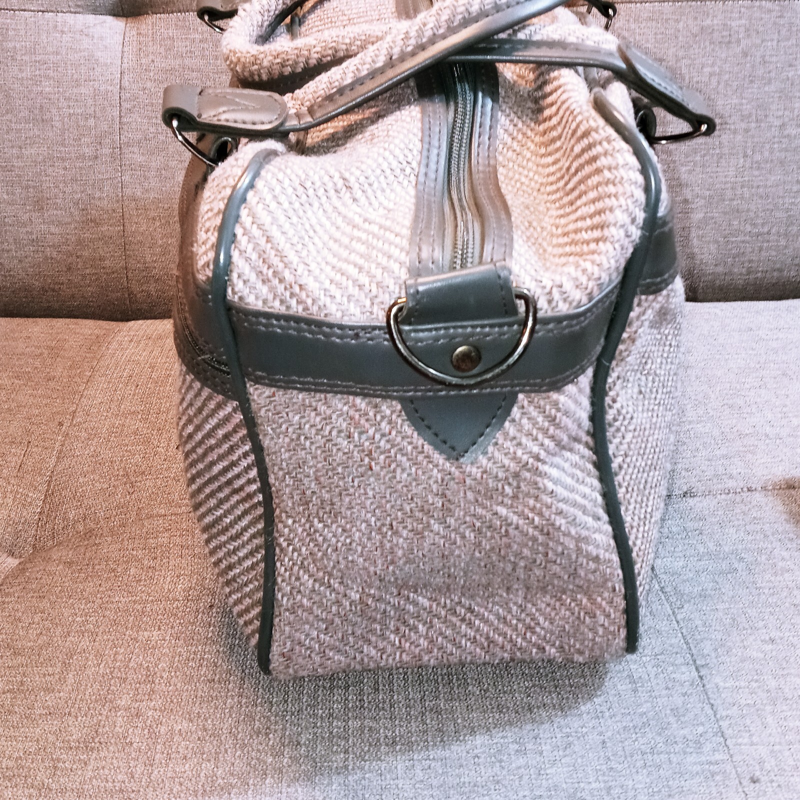 Vintage Sasson Pink Gray Duffel Bag Travel Tote Carry Shoulder Strap Zippered