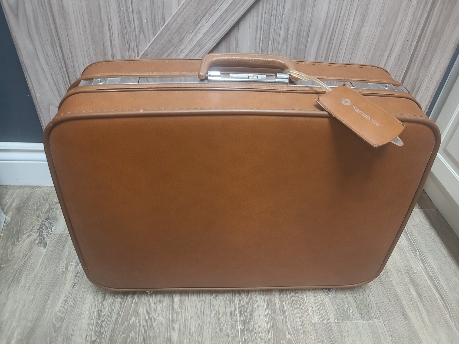 Vintage Samsonite Fashionaire Leather Luggage Suitcase On Wheels W/ Accessories