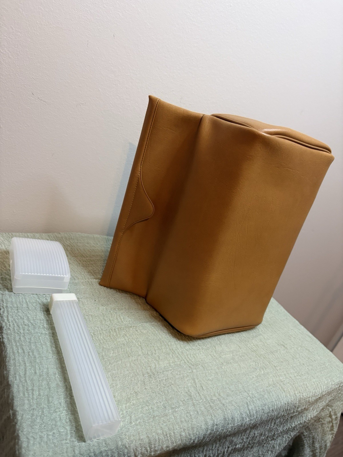 Celebrity Inc Brown Leather Folding Lined Toiletry Travel Bag