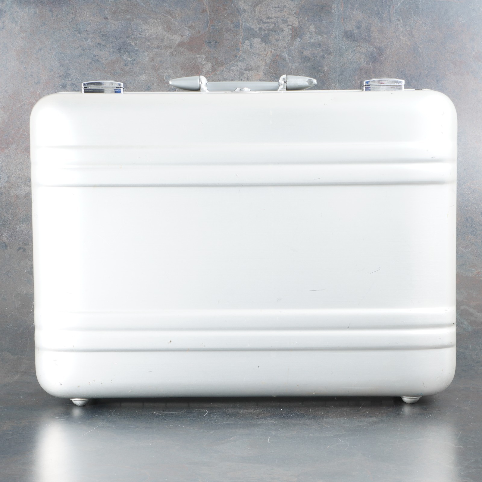 :Vintage Halliburton ZERO Luggage Suitcase Camera Case – 18 x 13 x 6″ (No Key)