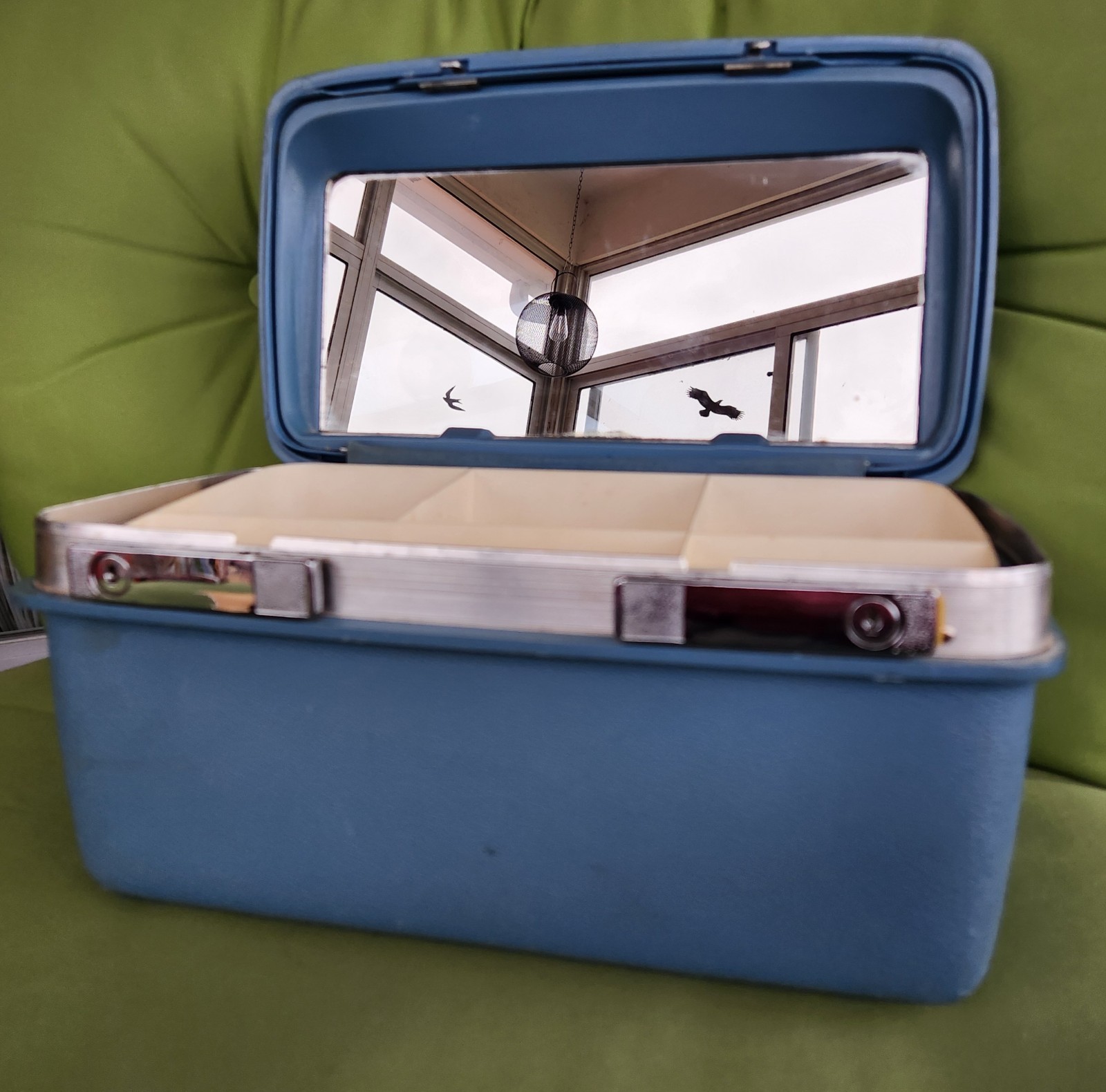 Vintage Samsonite Blue Makeup Train Case With Mirror and Tray Cosmetic Suitcase