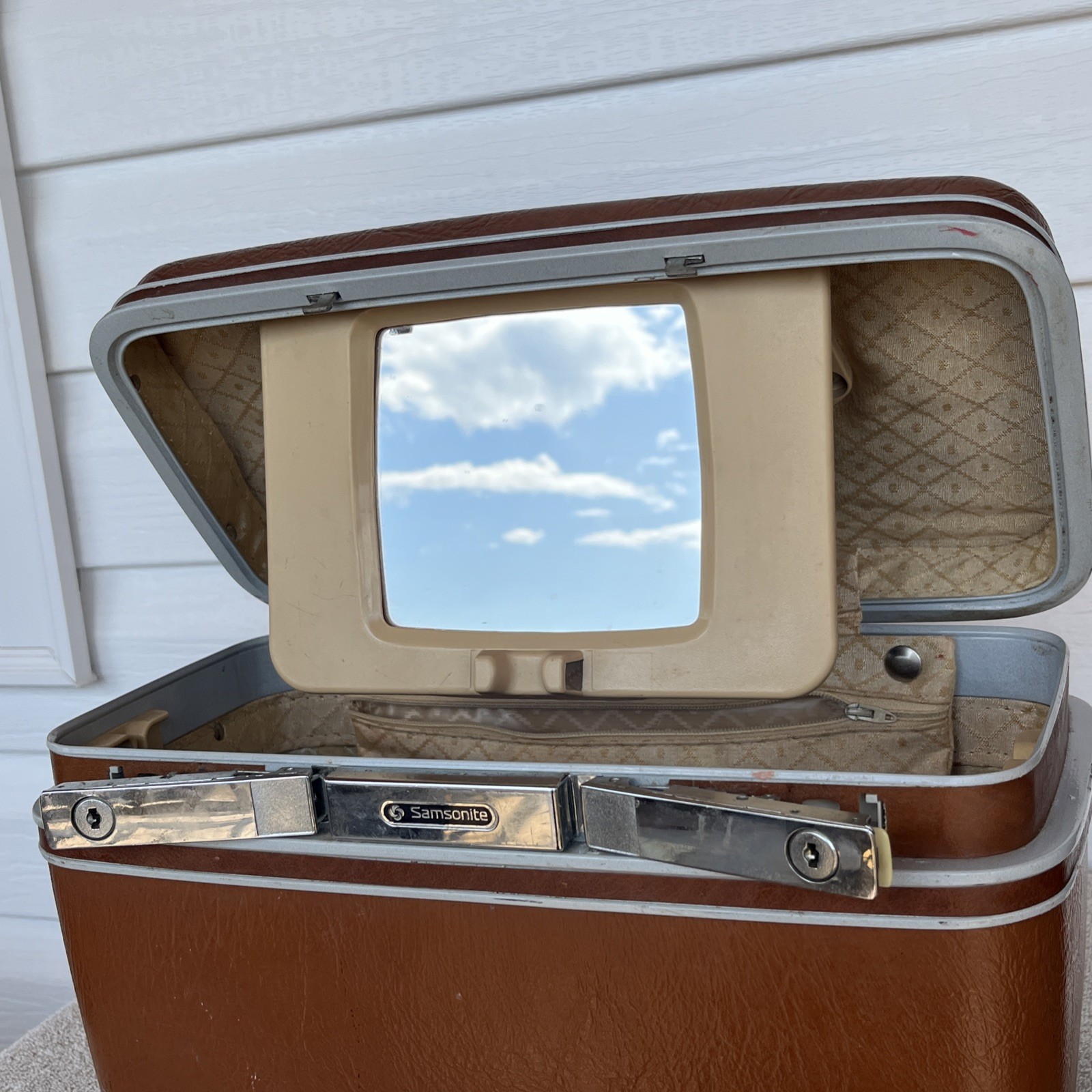 Samsonite Brown VTG Hard Shell Travel/Cosmetic Case W/ Adjust Mirror And Pouch