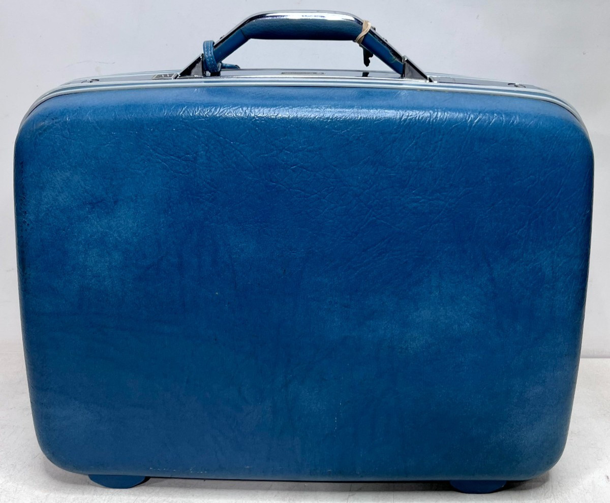 Vintage Samsonite Silhouette II Blue Hard Shell Suitcase Locking 21x17x8 W/ Key