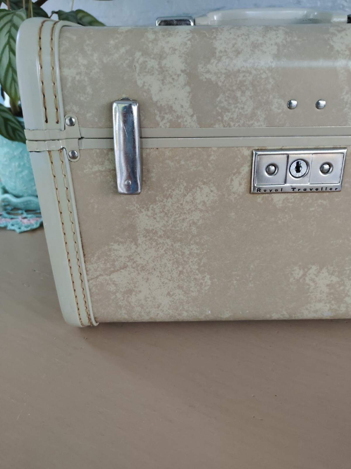 Vtg Shwayder Bros/Samsonite Train Case Beige Tan Luggage Royal Traveller Neutral