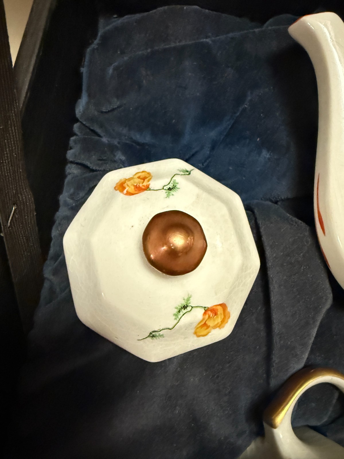 Vintage Salesman’s Sample case for pottery. 19?? Possible Sevring Company
