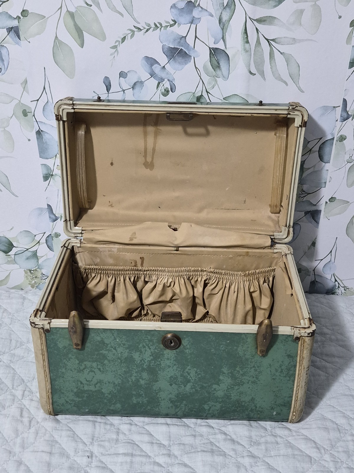 Vintage Samsonite Train Case Marbled Green, Tan Interior