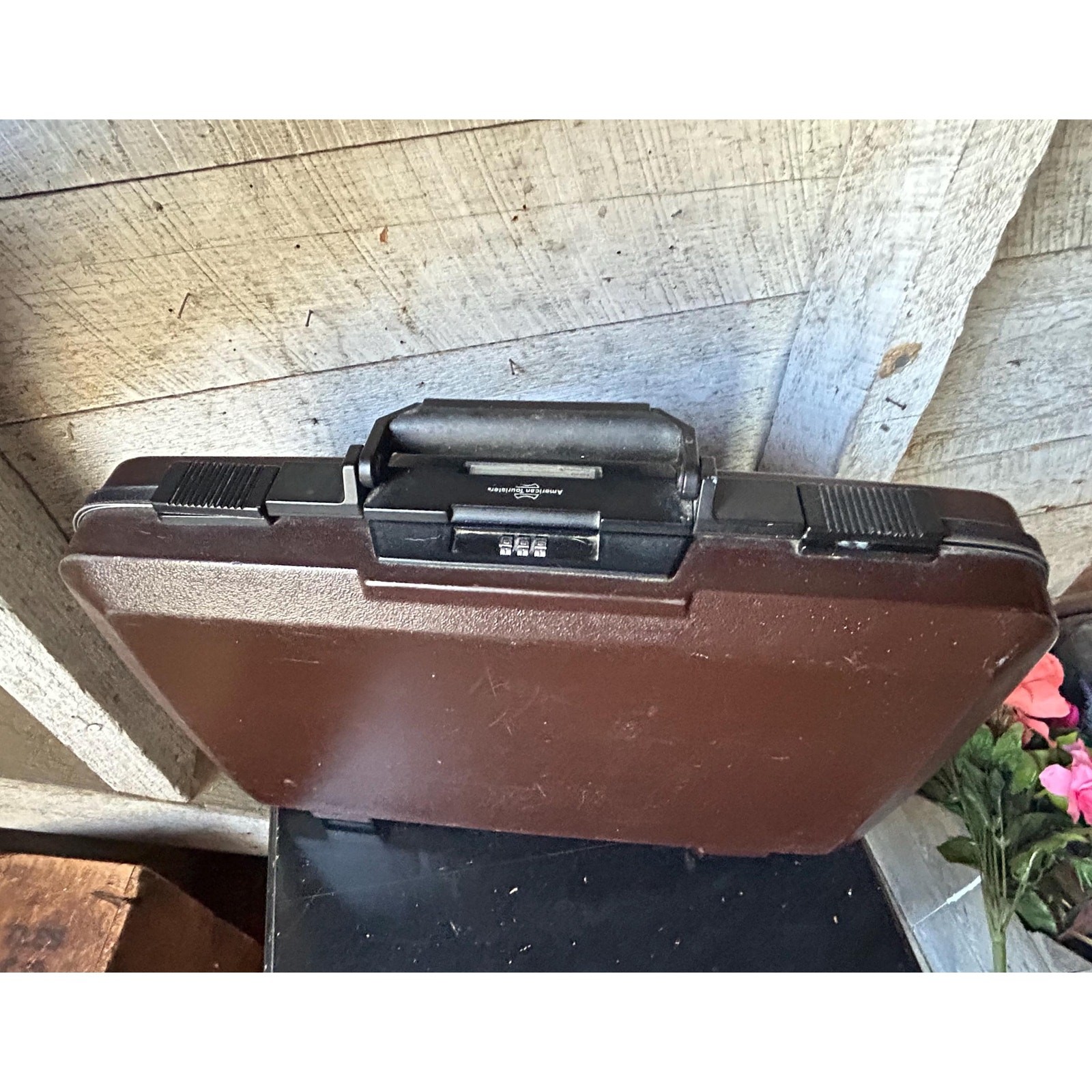 80s American Tourister brown briefcase hard case attaché case combination lock