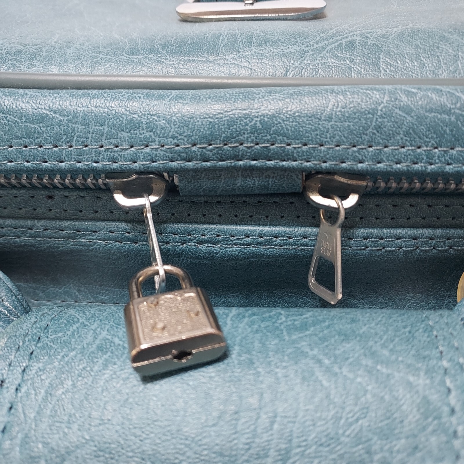 Vintage World Traveler Suitcase Soft Case Carrier Mid-Century Blue W/Lock & Keys