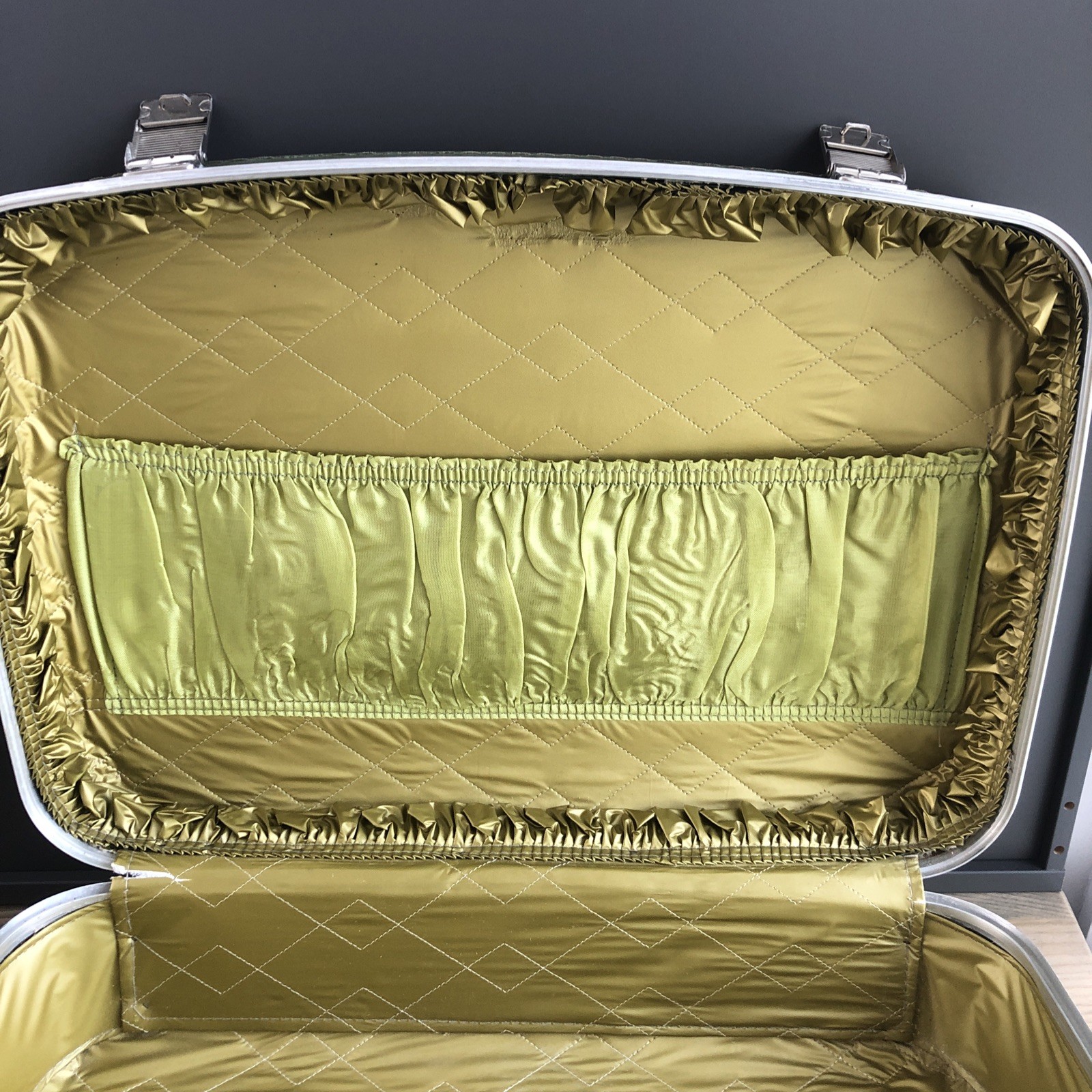 Vintage Hard Shell Suitcase Avocado Green Retro Luggage Case 20x14x6 MCM