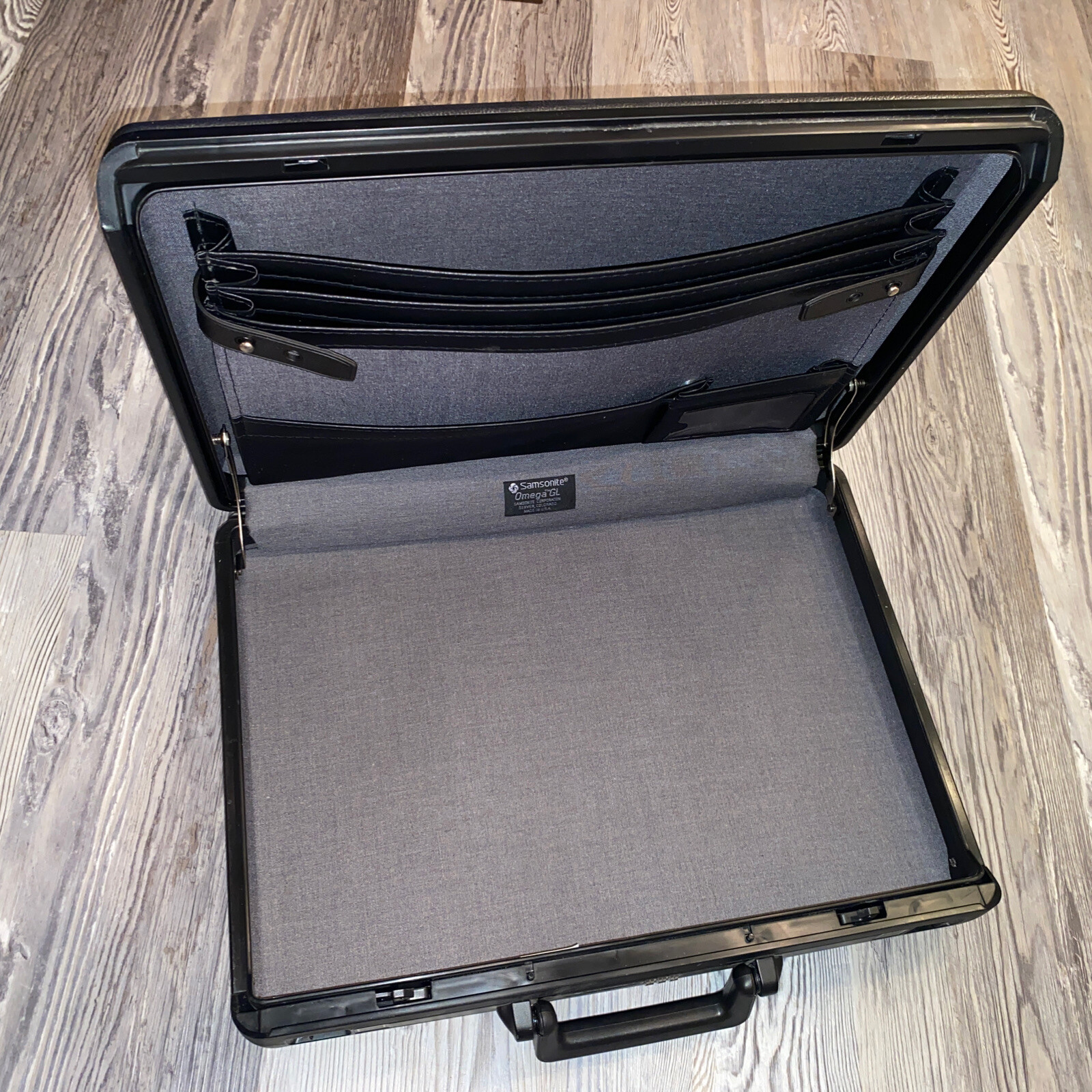 Vintage Samsonite Omega GL Briefcase Gray Hard Clamshell Combo Lock Locking