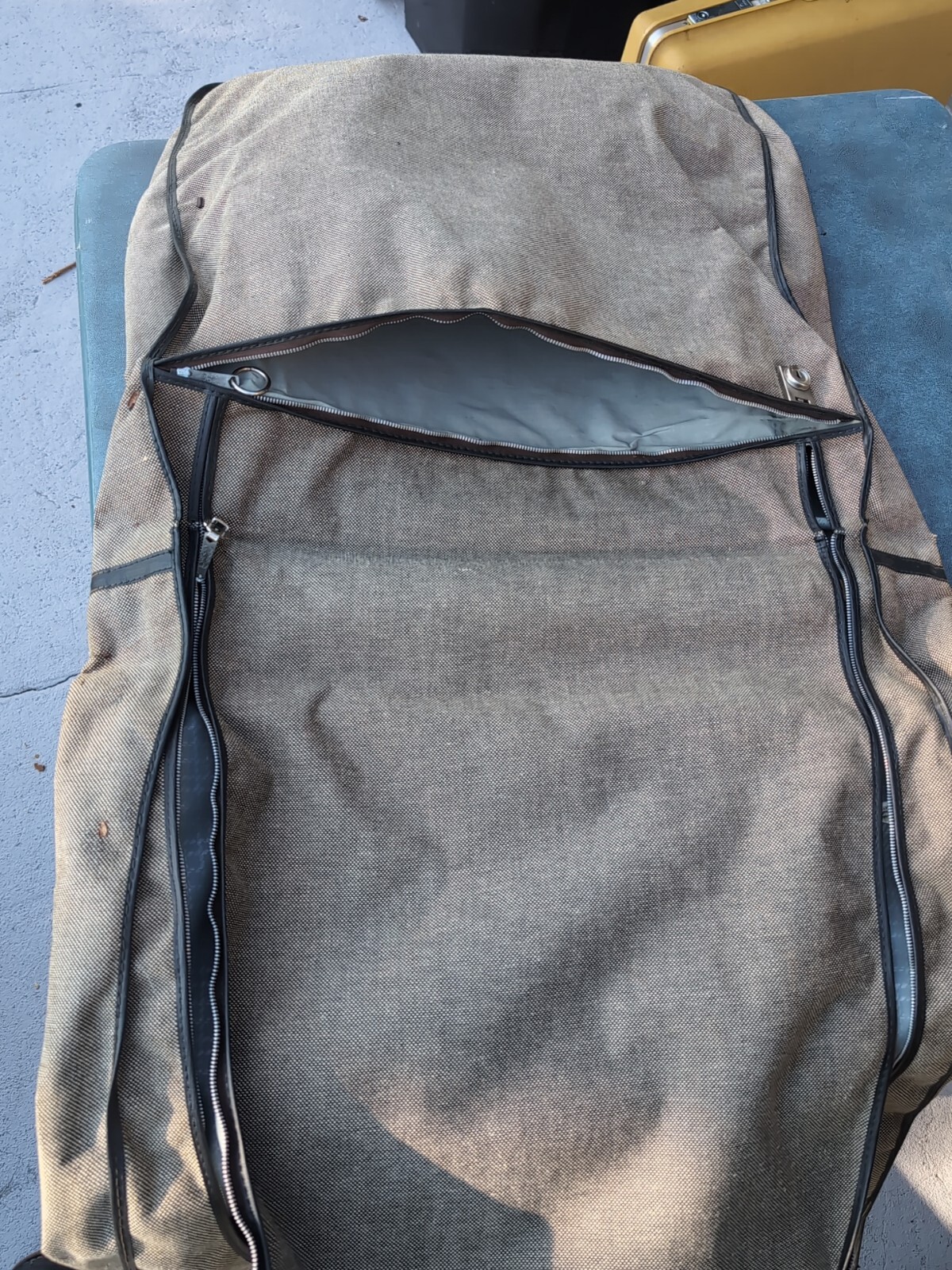 Atlantic – Texture Patterned Hanging Garment Bag – Est 1970 Collectible Vintage