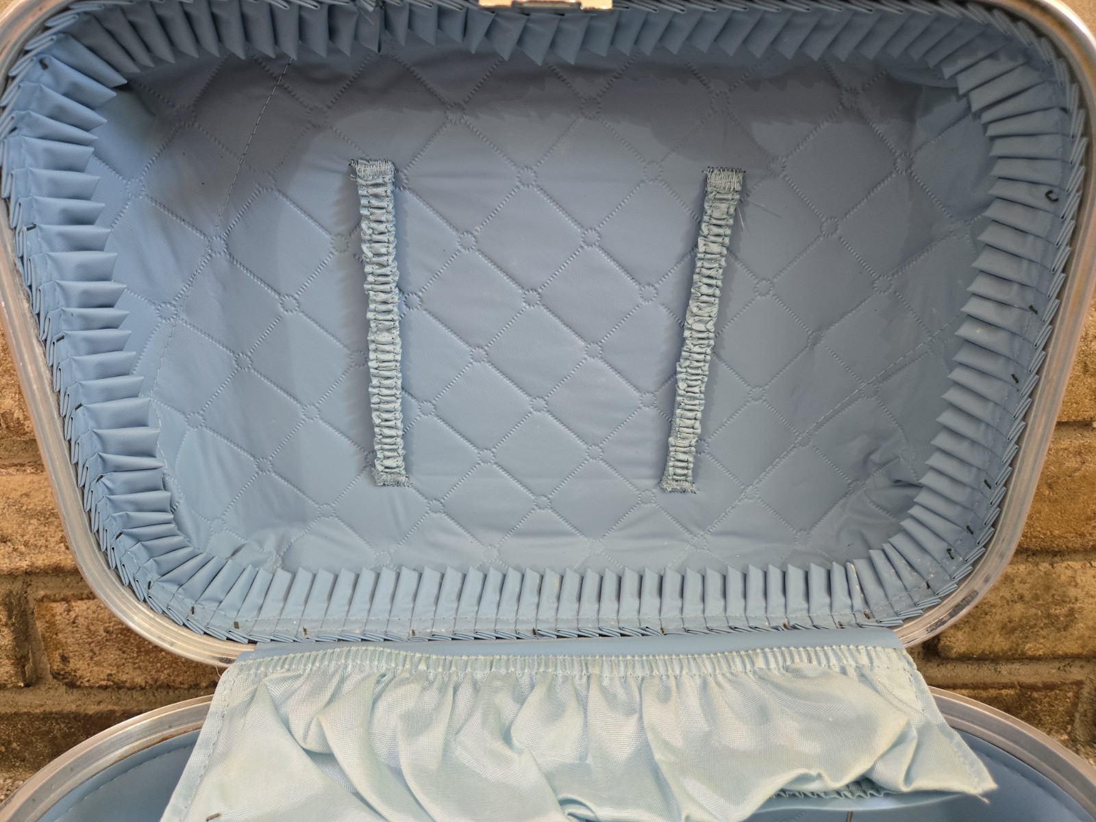 Vtg 70s JCPenny Metallic Blue Vinyl Makeup Vanity Travel Train Case W/Keys USA