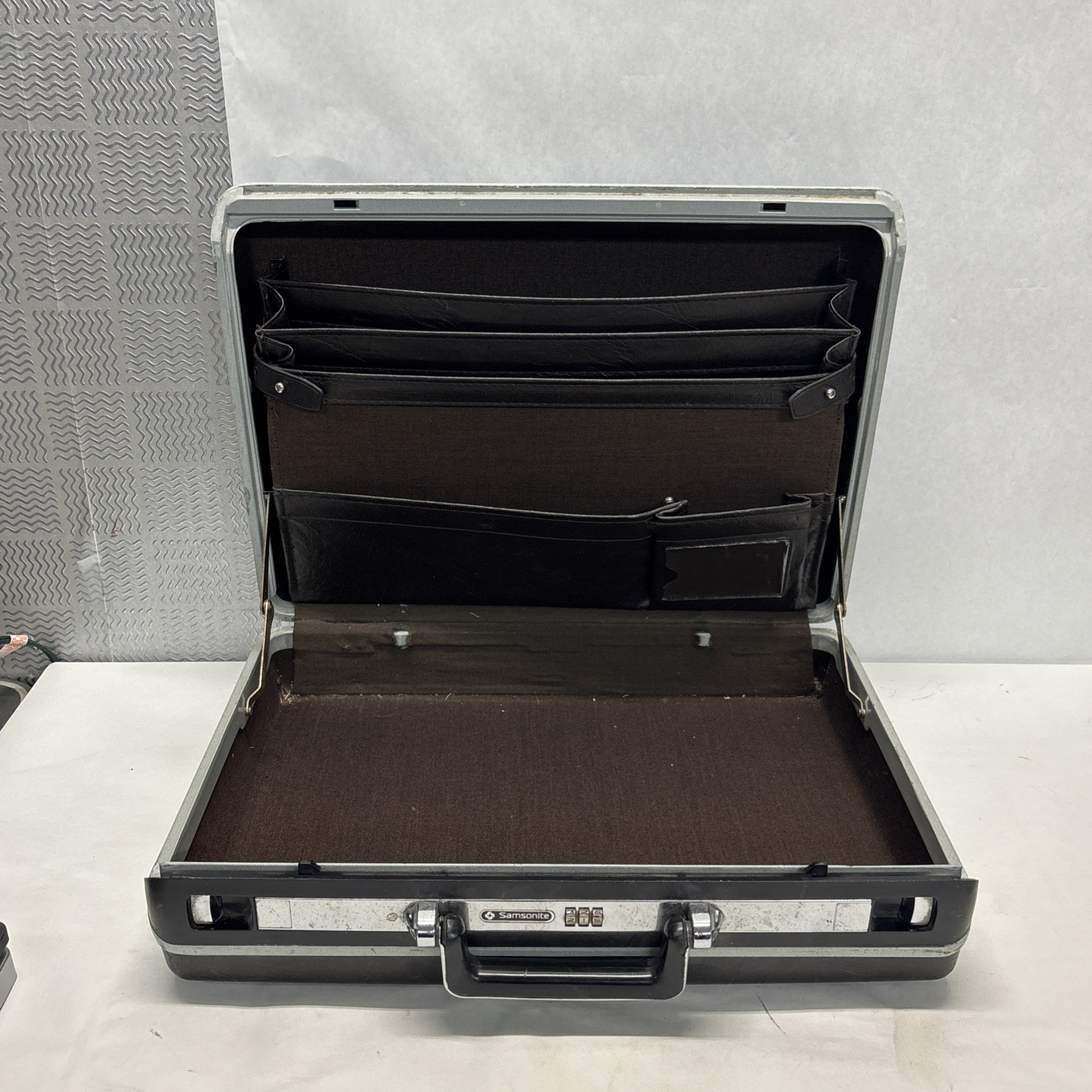 Vintage Samsonite Briefcase Omega Combination Lock Hard Shell Brown Case Used