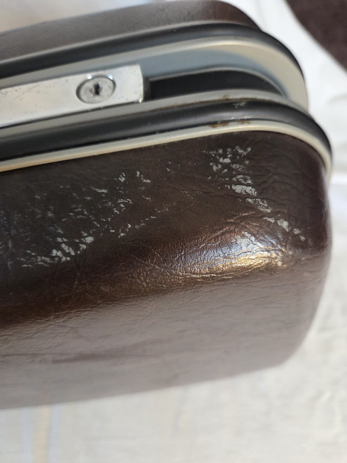 Vtg Samsonite Silhouette Brown Hardside Suitcase Luggage 22″
