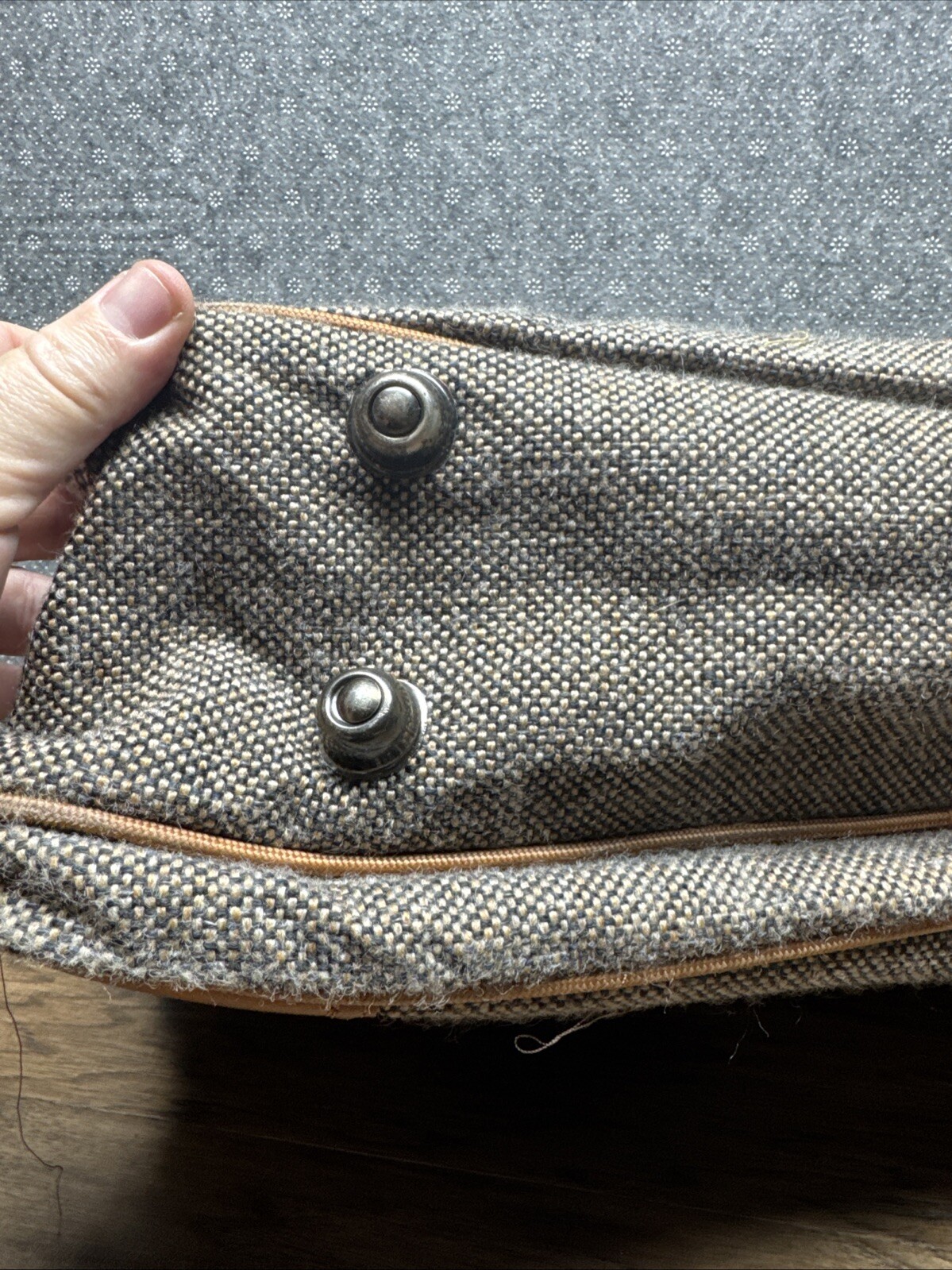 VINTAGE PIERRE CARDIN 22x8x12 TWEED & LEATHER MESSENGER/CARRYON BAG